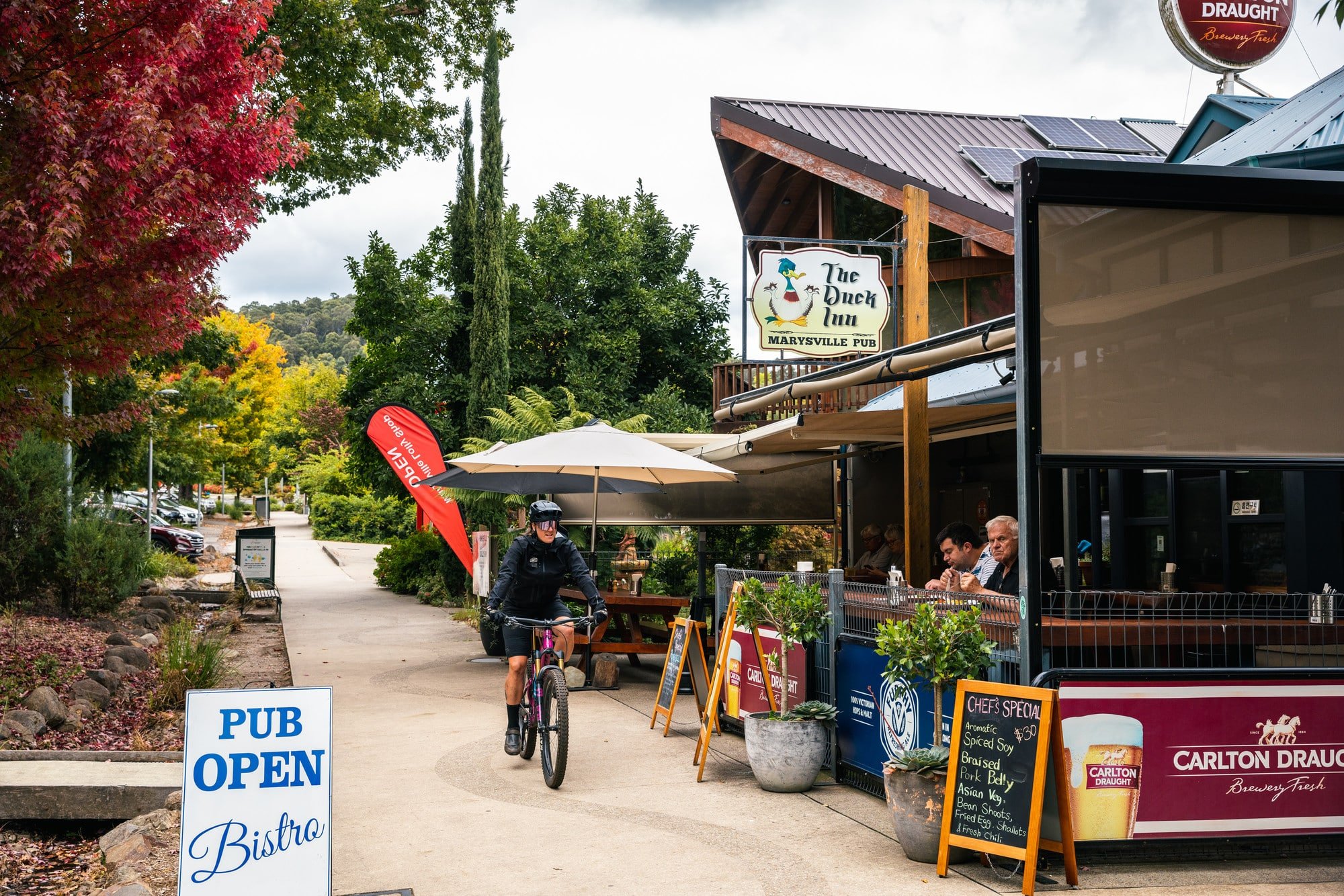 Cyclist riding past the Duck Inn in Marysville