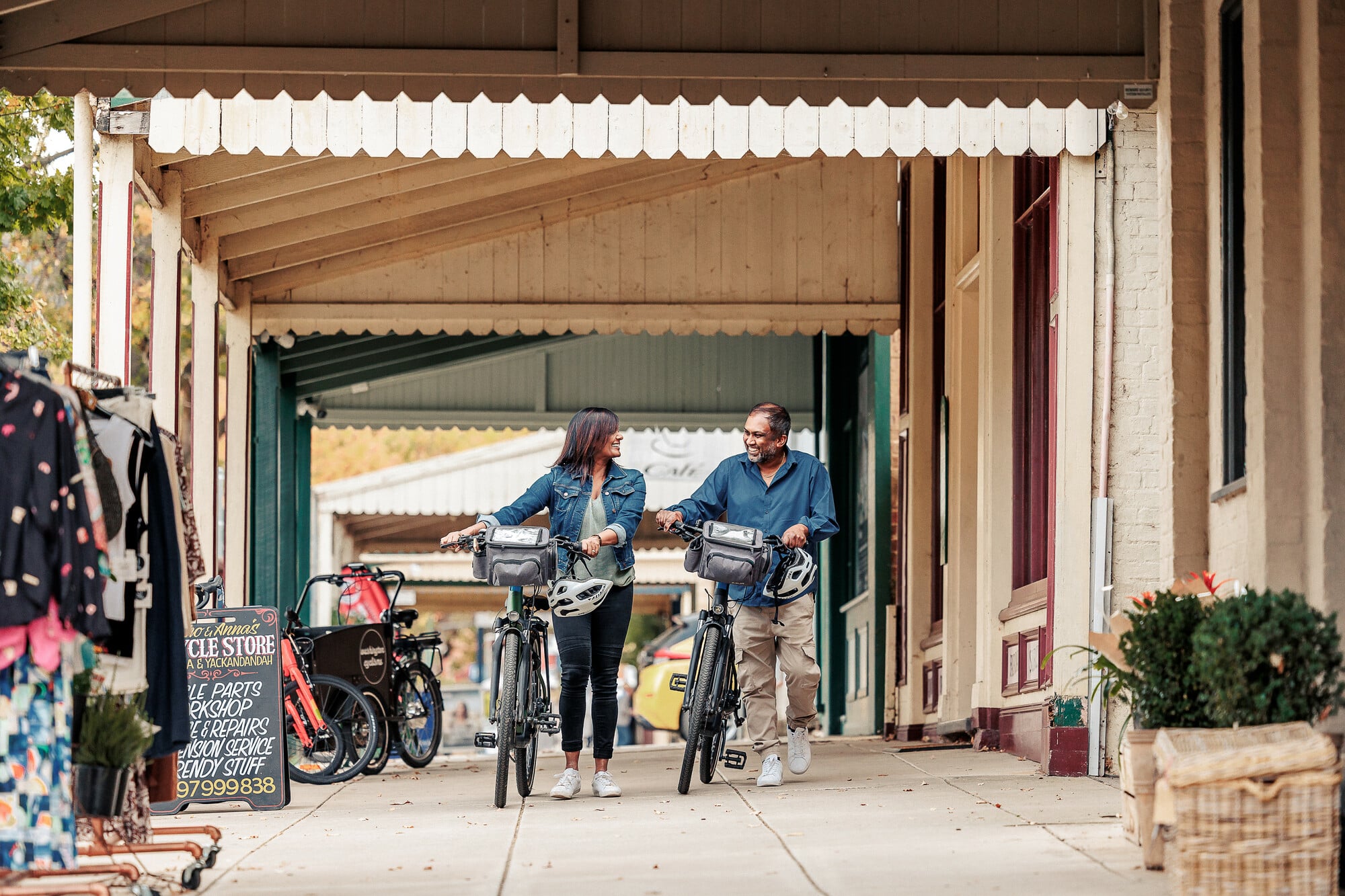 Couple exploring Yackandandah Township on the Beechworth to Yackandandah Rail Trail